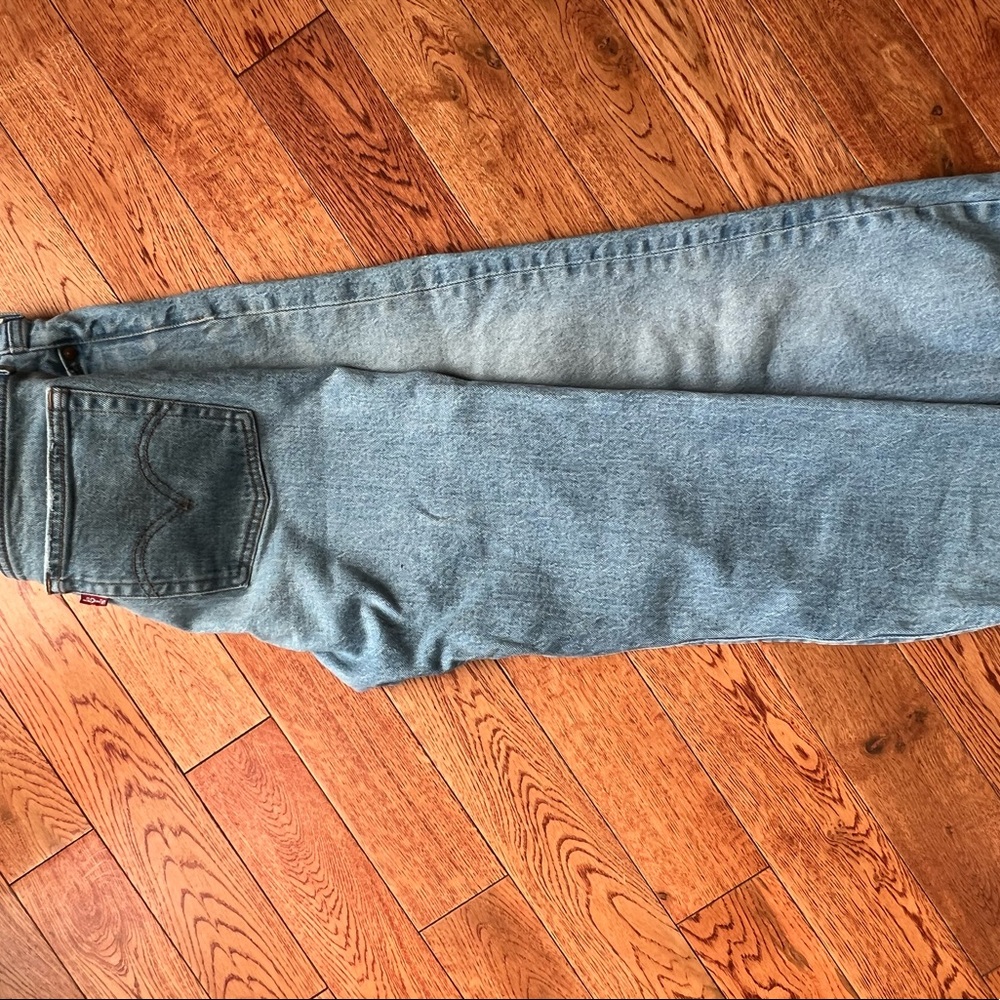 Levi’s cropped wedgie light blue denim, size 28